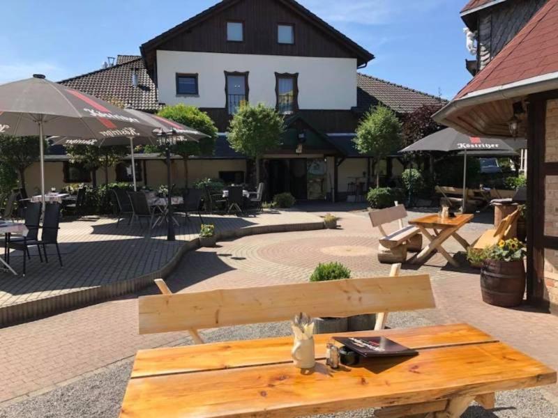 Toschis Station-Motel-Wirtshaus-an der Autobahn Zella-Mehlis Exterior foto